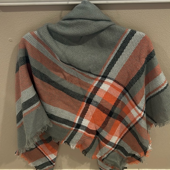 NanaMacs Scarf Wrap - Picture 2 of 3